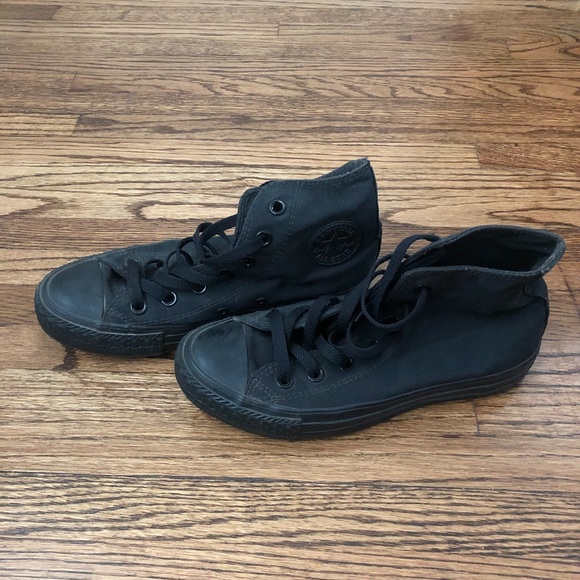 Barely worn high top all black converse - Picture 2 of 3